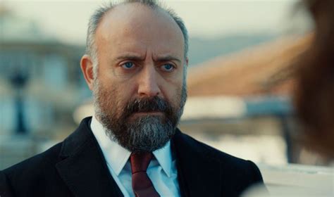 Halit Ergenç'in Yeni Dizisi Cıngıl Çınlar İlk Bölümünü Ekranlara Getiriyor: Şaşırtıcı Bir Dönüşüm ve Tutkulu Bir Aşk Hikayesi!